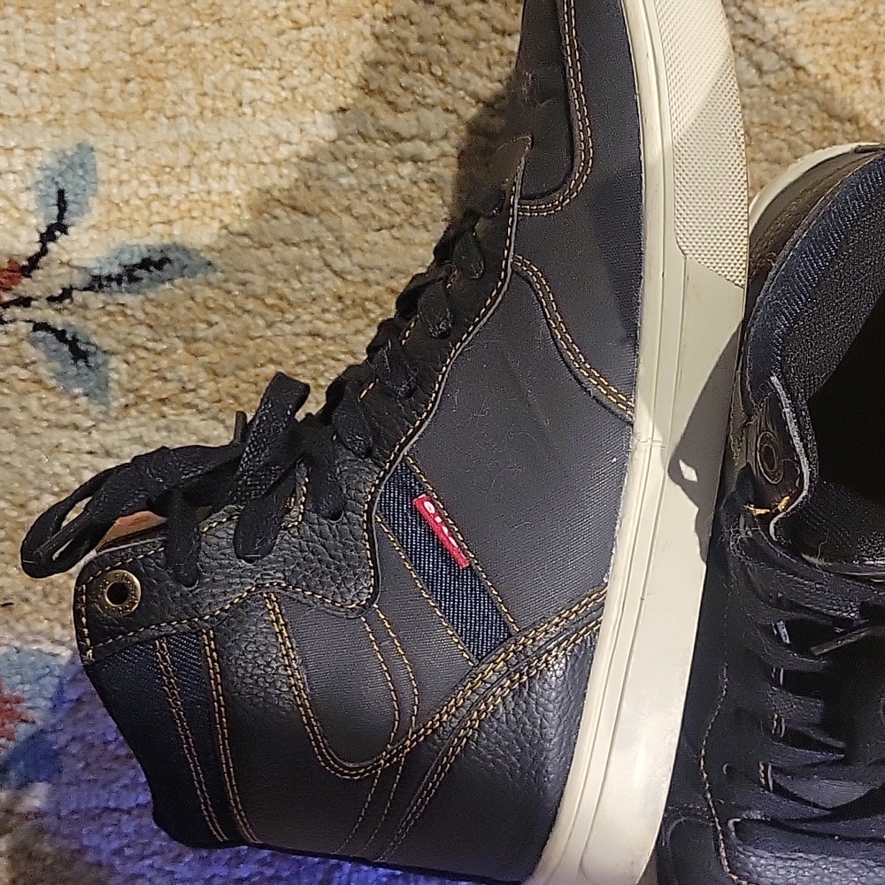Mens Stanton size 7.5 Levi's high top